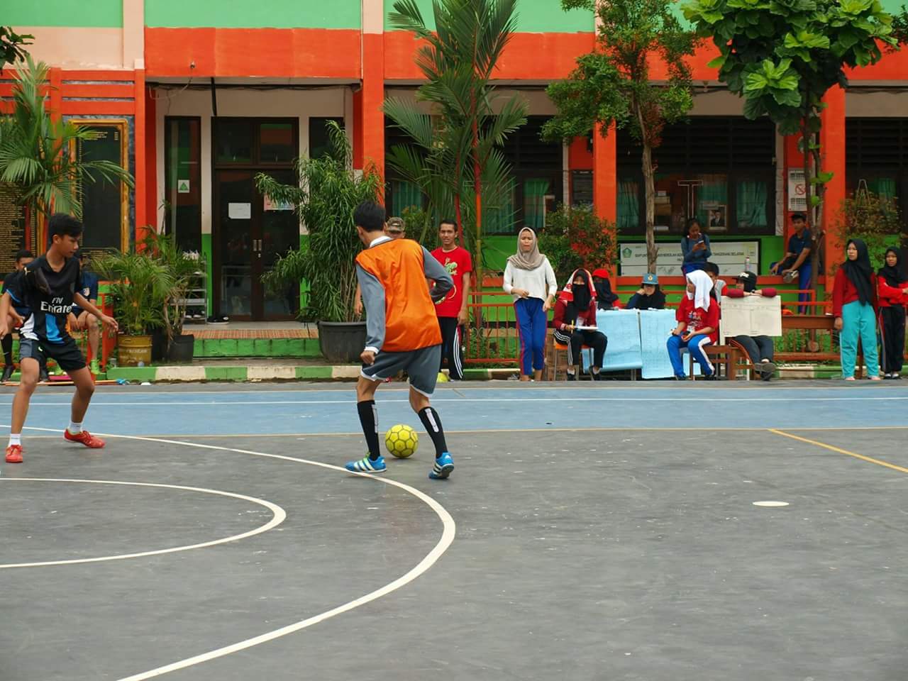 Pura-pura enggak denger kalau ada yang minta ganti. (Foto: Ist)