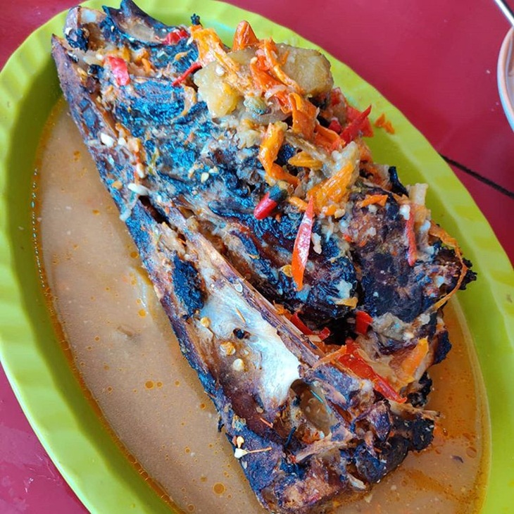 Kepala ikan manyung khas Semarang. (Foto: instagram.com/cendramakan)