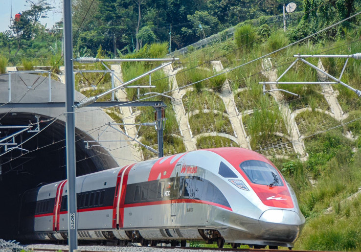 Jelang Angkutan Nataru 2026, Semua Awak Kereta Cepat Jakarta-Bandung Wajib Tes Urine oleh BNN