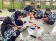 Ribuan Taruna Akmil Ditugaskan Ajari Siswa Sekolah Rakyat Setrika Baju dan Nyemir Sepatu