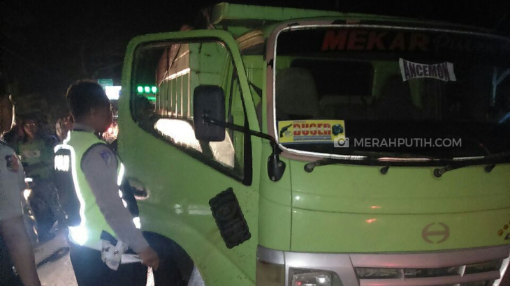 Dilindas Truk Penumpang Sepeda Motor Tewas di Lokasi