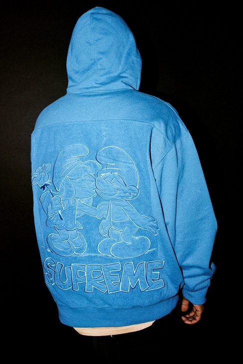Hoodie Smurfs x Supreme. (Foto Hypebeast)