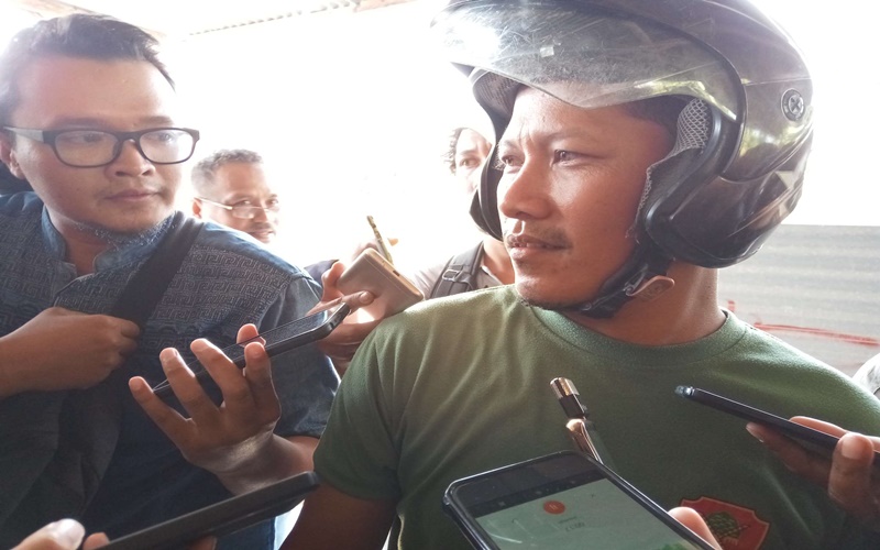 Anggota Linmas Agus Santoso yang pertama kali menyaksikan penangkapan terduga tetoris Abdurrochim