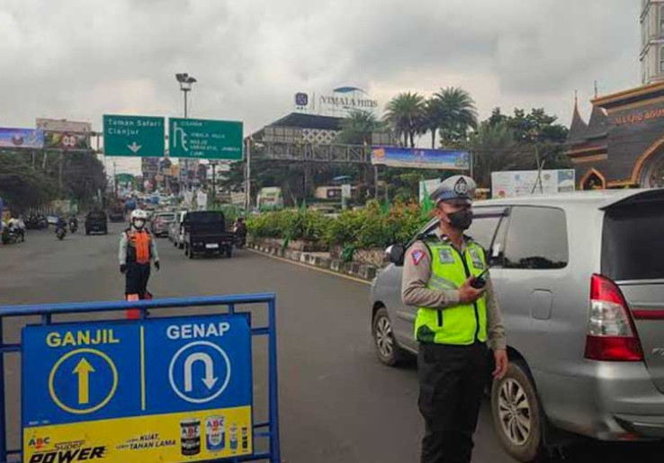 Libur Long Weekend, 12 Ribu Kendaraan Padati Jalur Puncak Picu Kemacetan Simpang Gadog