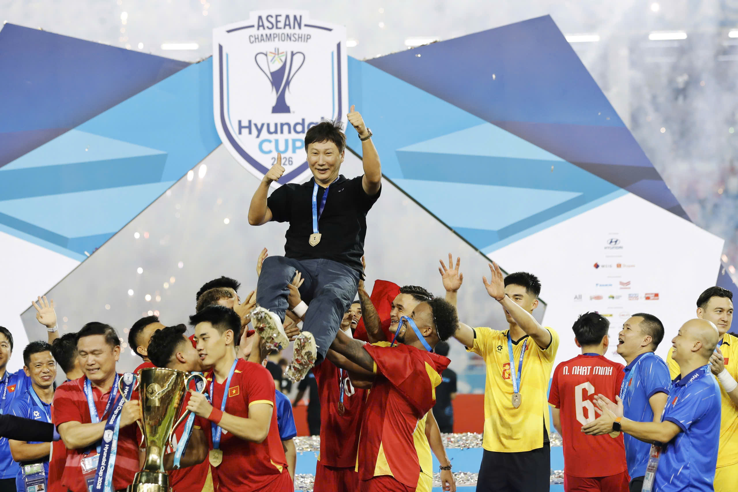 Kim Sang-sik Cetak Sejarah! Pelatih Pertama Bawa Timnas Vietnam Pertahankan Gelar ASEAN Championship
