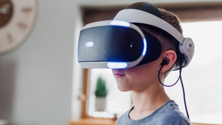 Sambil Menyelam, Cari Peluang di Metaverse