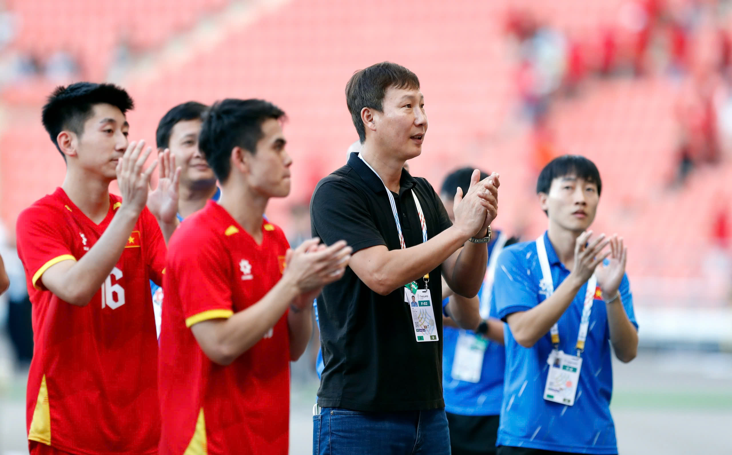 Timnas Vietnam U-23 Melaju ke Final setelah Menang Dramatis atas Filipina, Kim Sang-sik: Berjuang hingga Akhir, Pantang Menyerah