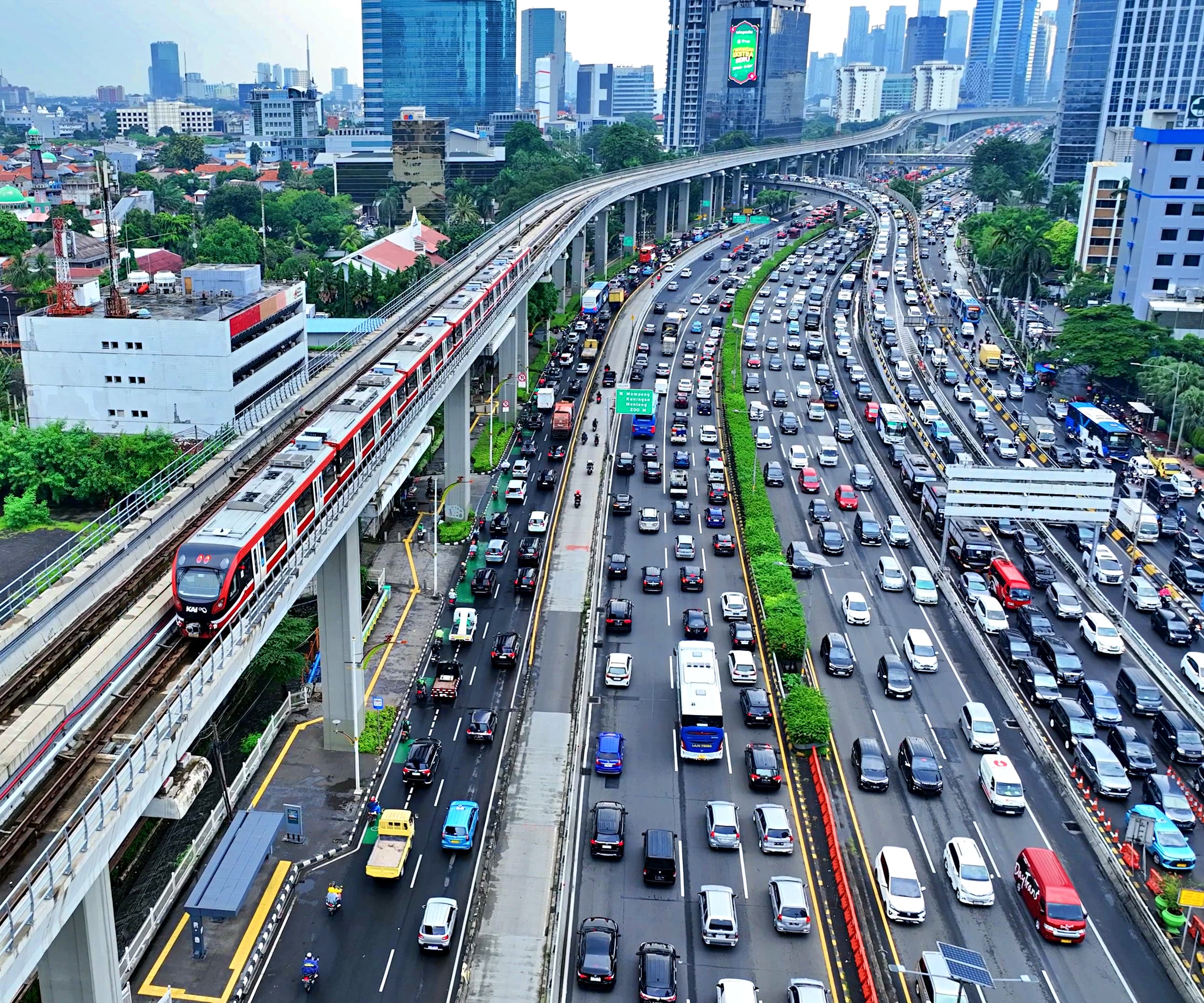 LRT Jabodetabek Mogok di Tengah Perjalanan, Bos KAI Perintahkan Evaluasi Standar Keselamatan dan Layanan