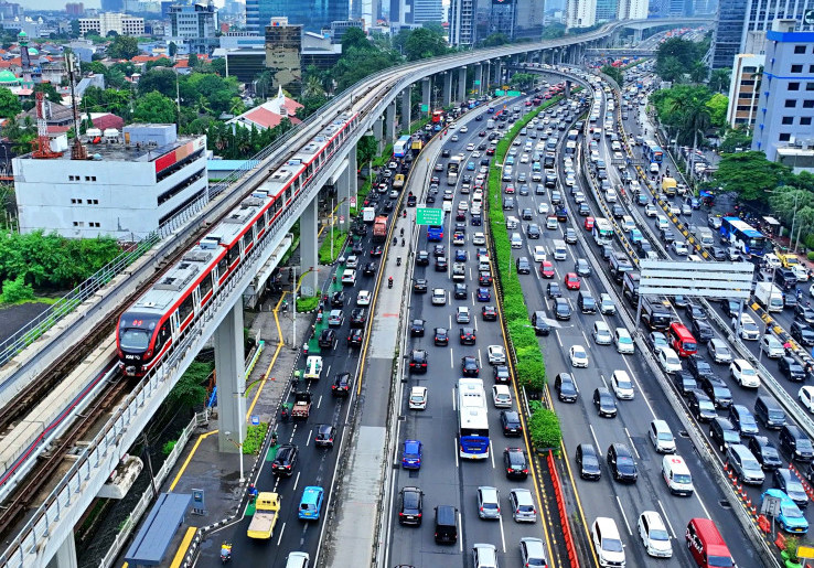 LRT Jakarta Layani 1,1 Juta Penumpang, Lampaui Target Dishub DKI