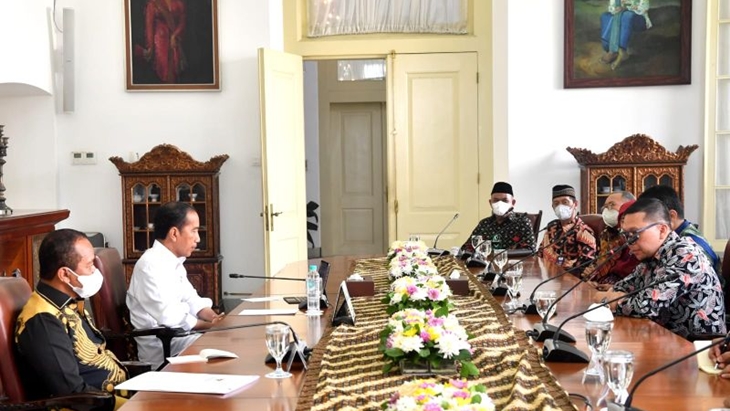 Perwakilan KAHMI Sampaikan Langsung Undangan Munas ke Jokowi