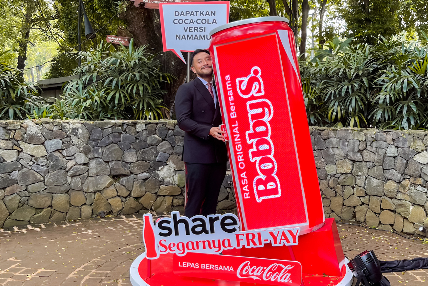 Mengintip Keseruan Kampanye ‘Share a Coke’ di Taman Literasi Martha Tiahahu Blok-M Jakarta