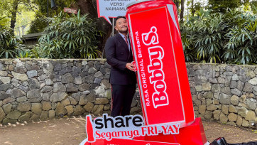 Mengintip Keseruan Kampanye ‘Share a Coke’ di Taman Literasi Martha Tiahahu Blok-M Jakarta