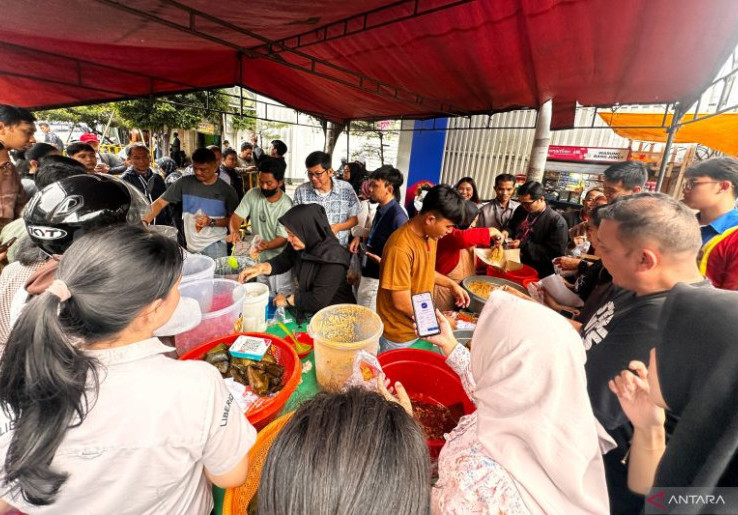 War Takjil Jalan Sabang: Saat Asap Knalpot Kalah Wangi Sama Aroma Kolak dan Gorengan