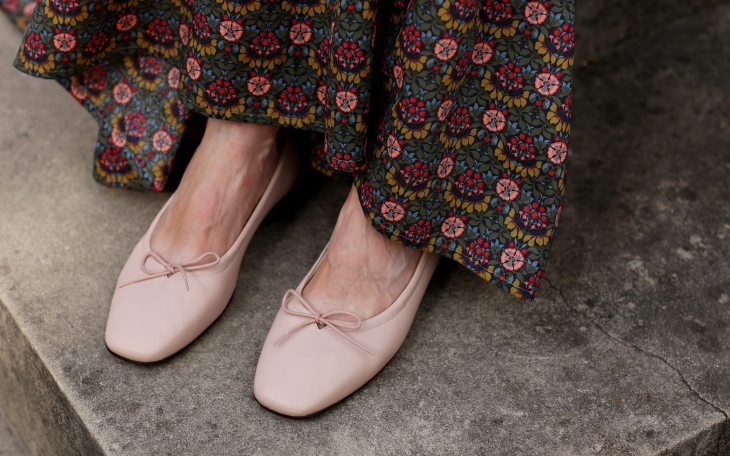 Pilihan Sepatu yang Cocok Dipadukan dengan Celana Wide Leg