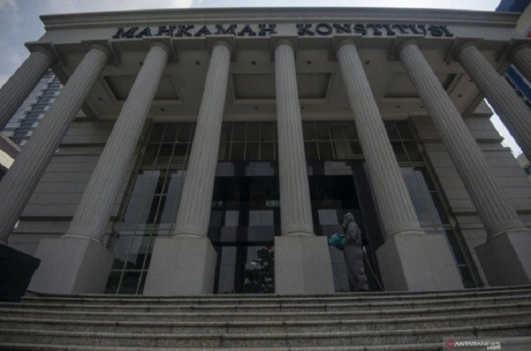 Feri Amsari Minta MK Ungkap Kecurangan Terstruktur, Sistematis, dan Masif Pemilu 2024