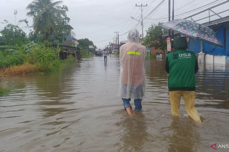 Warga Korban Banjir di Padang Butuh Bantuan Makan dan Minum 