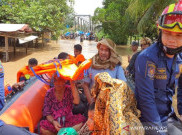 Warga Terdampak Banjir di Banjar Dievakuasi