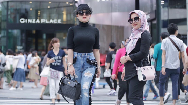 Syahrini ke Jepang untuk Berobat?