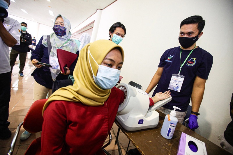 Vaksinasi Tenaga Kesehatan di Jabar. (Foto: Pemprov Jabar)