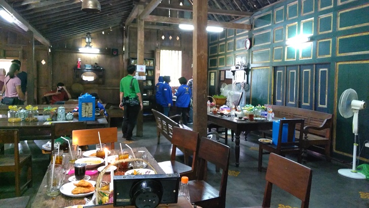 Kafe dan warung angkringan di Yogyakarta dibatasi jam opersionalnya