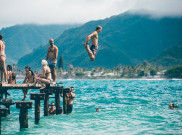Jangan Lewatkan Berenang saat Melancong, ini Alasannya