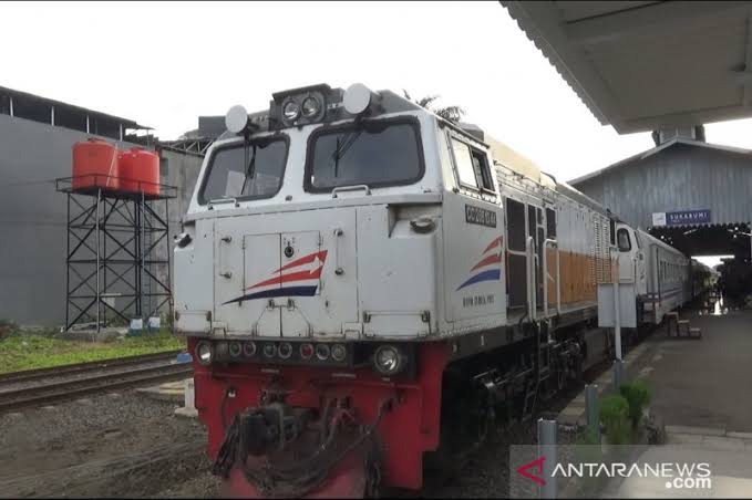KA Siliwangi yang saat ini jarak tempuhnya di perpanjang dari Stasiun Sukabumi hingga Ciranjang, Kabupaten Cianjur, Jabar. (Foto: Aditya Rohman/Antaranews).