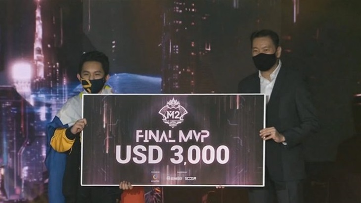 KarlTzy Raih Trofi MVP FInals M2 World Championship