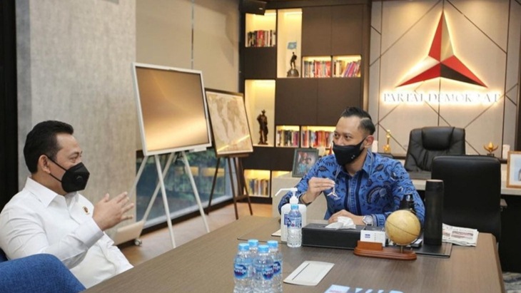 Calon Kapolri Komjen Listyo Sigit Prabowo menemui Ketua Umum Partai Demokrat AHY, di kantor DPP Demokrat, Jakarta, Senin (18/1) sore. (Foto: MP/Istimewa)