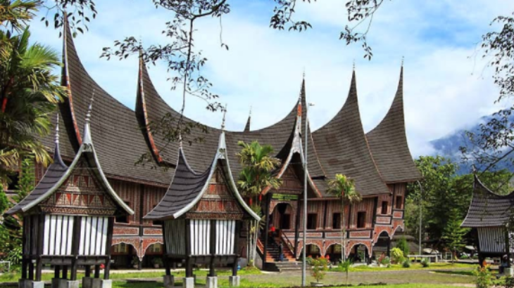 Rumag Gadang, Rumah Adat Minangkabau. (Foto/livedesain.com)