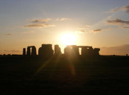 Stonehenge Menyiarkan Solstice Musim Panas Pertama kalinya Secara Daring