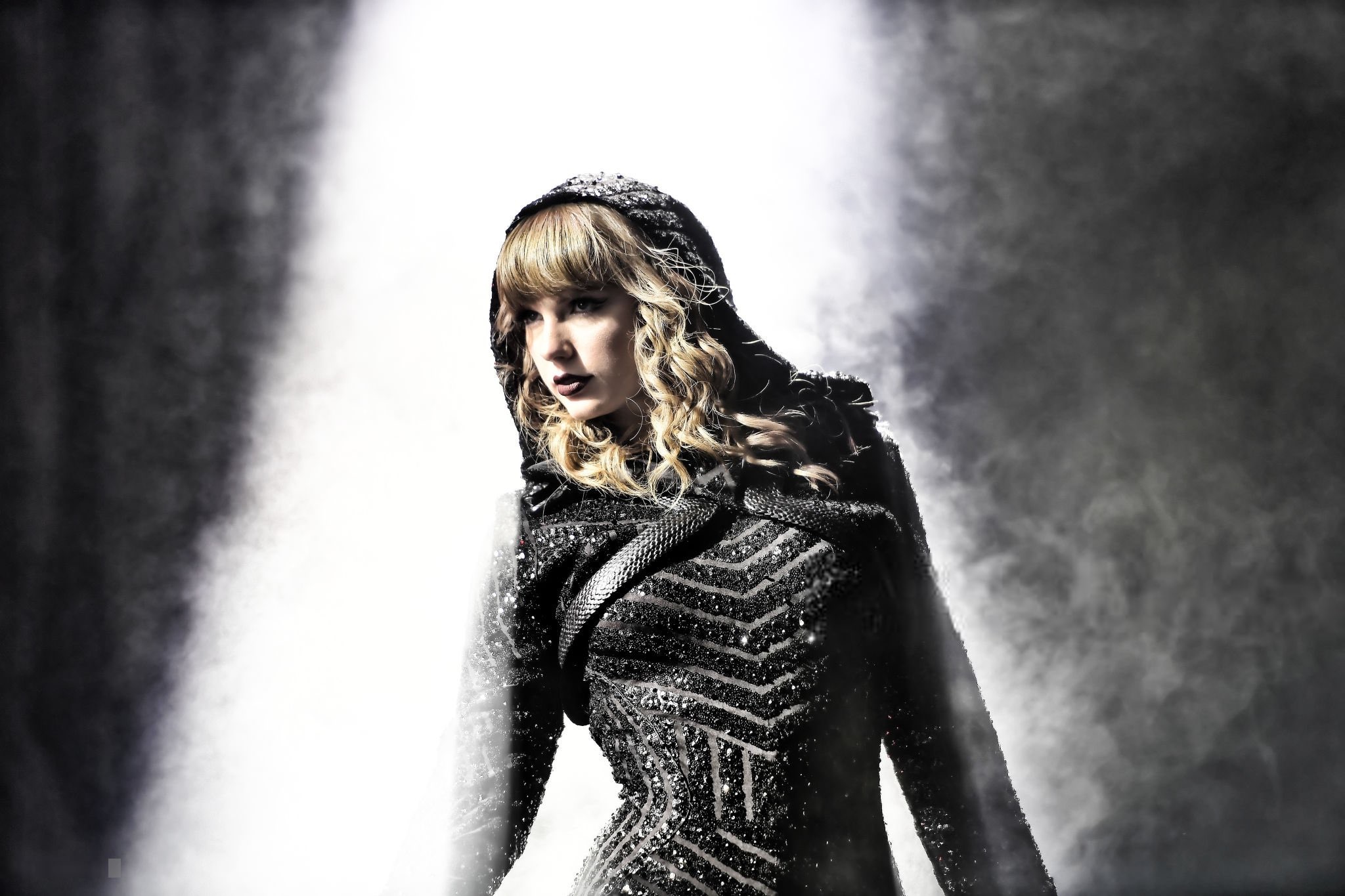 Taylor Swift Rilis Edisi Spesial Album 'Tortured Poets Department'