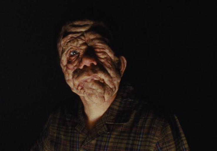 Sebastian Stan Bawa Pulang Golden Globe Pertamanya Lewat Peran Disabilitas