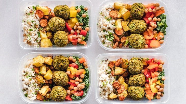 Mengkonsumsi makanan kaya nutrisi. (Foto: pexels/Ella Olsson)