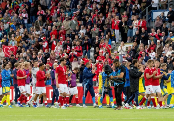 Trauma Piala Eropa 2020 Terulang, Christian Eriksen Kolaps di Laga Denmark versus Ukraina. Pertandingan Dihentikan!