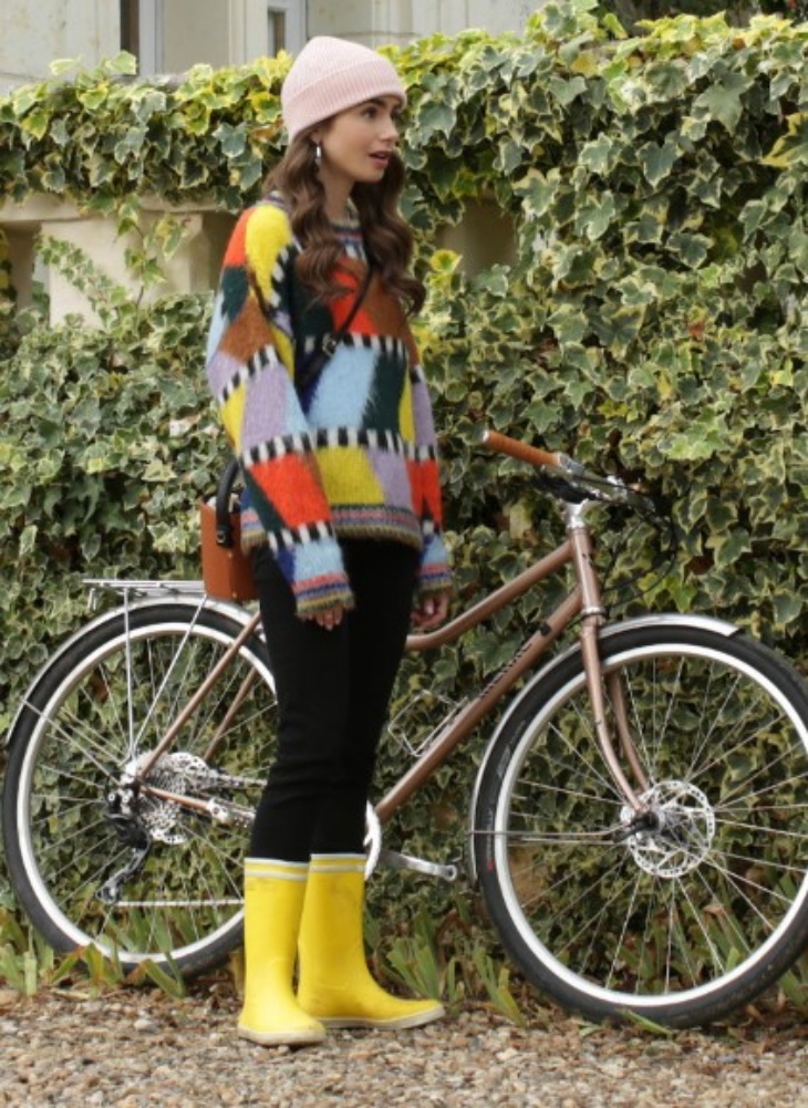 Outfit Terbaik Lily Collins di Serial Netflix 'Emily in Paris'