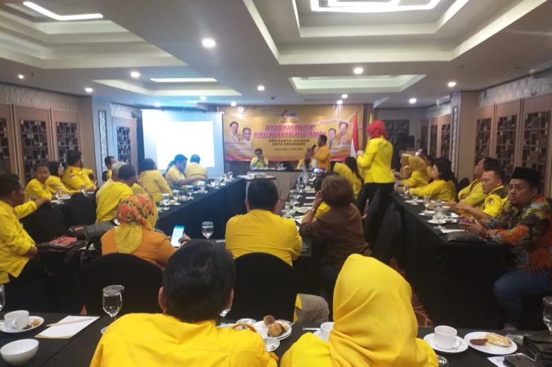 Golkar Dinilai Dalam Posisi Dilema