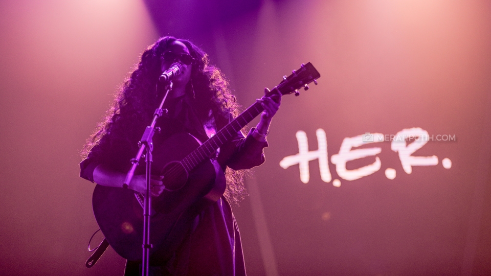 Penampilan Perdana H.E.R di Indonesia