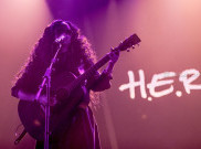 Penampilan Perdana H.E.R di Indonesia