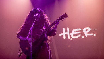 Penampilan Perdana H.E.R di Indonesia