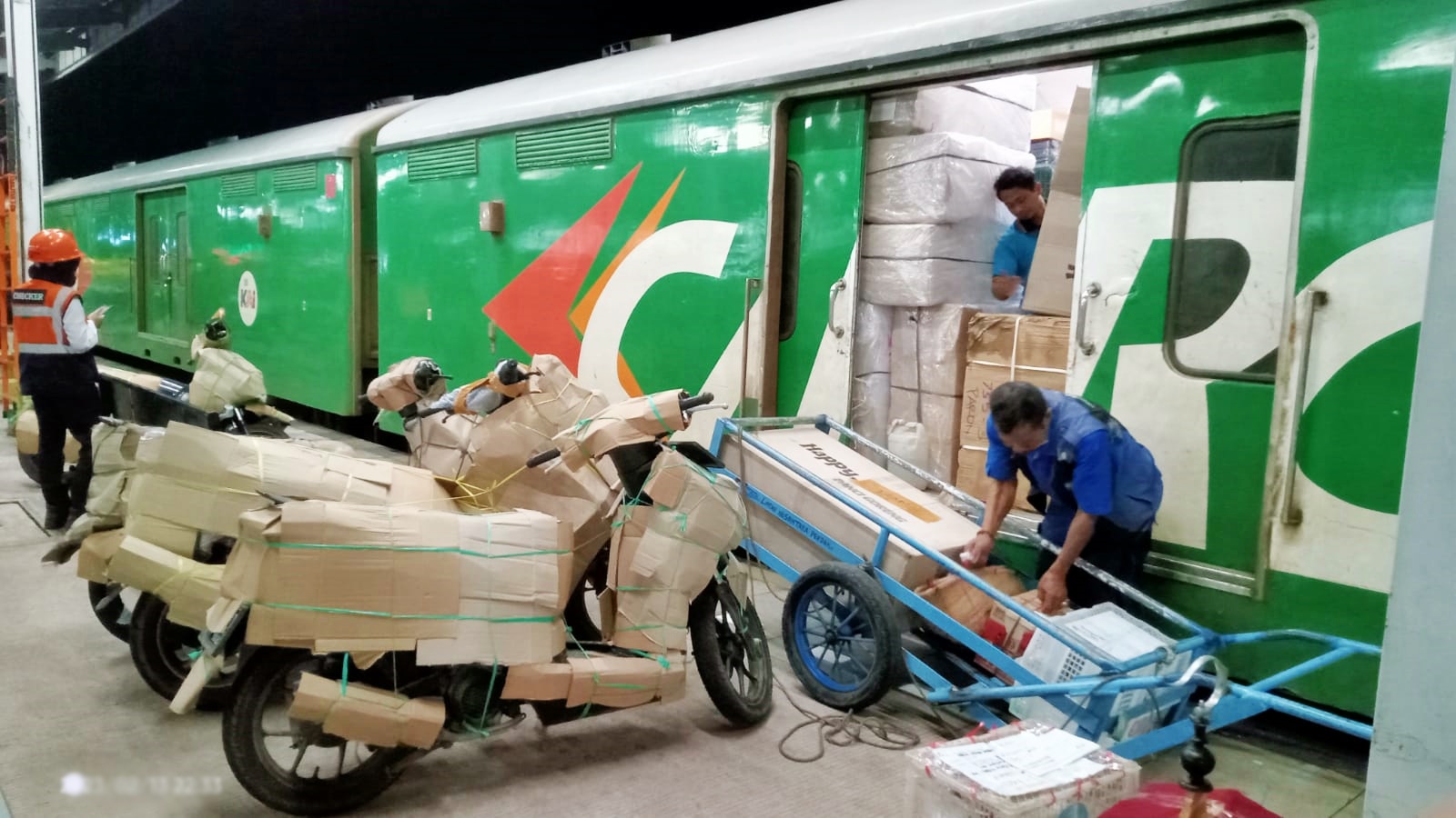 KAI Catat Angkutan Retail Naik 15 Persen, Capai 141.293 Ton