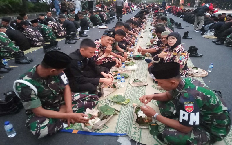 TNI-Polri bersama warga gelar Doa Bersama untuk Negeri di Solo