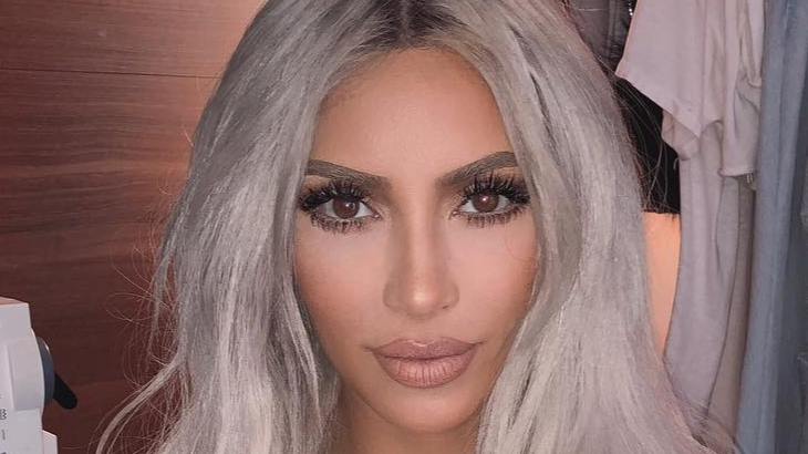 Kim Kardashian Kembali Selfie ‘Topless’