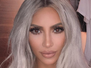 Kim Kardashian Kembali Selfie ‘Topless’