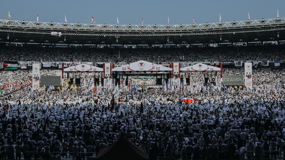 Puluhan Ribu Simpatisan Prabowo-Sandi Padati Stadion Utama GBK