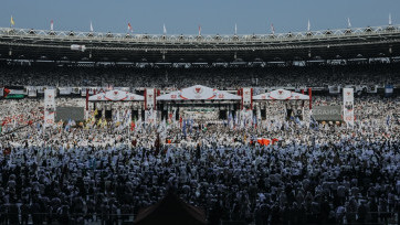 Puluhan Ribu Simpatisan Prabowo-Sandi Padati Stadion Utama GBK