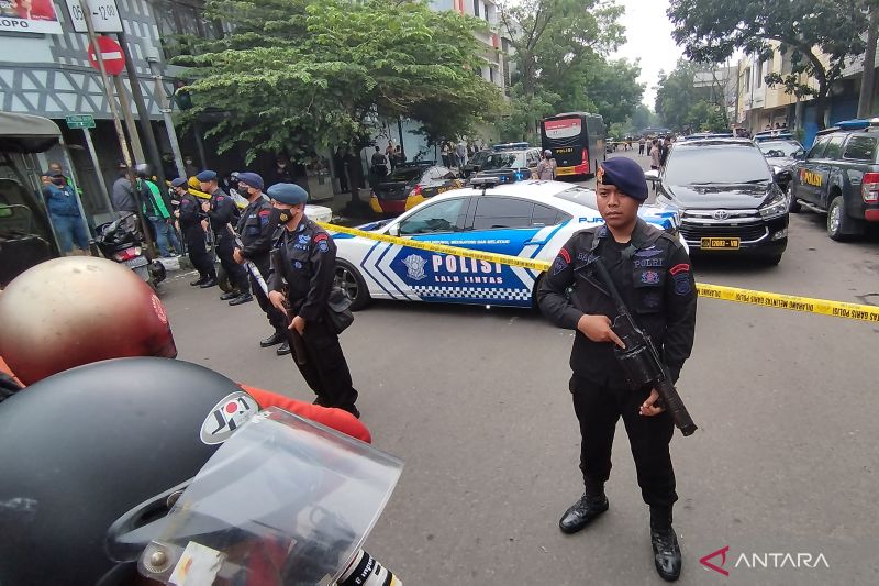 3 Anggota Polisi Terluka Akibat Ledakan Bom Bunuh Diri