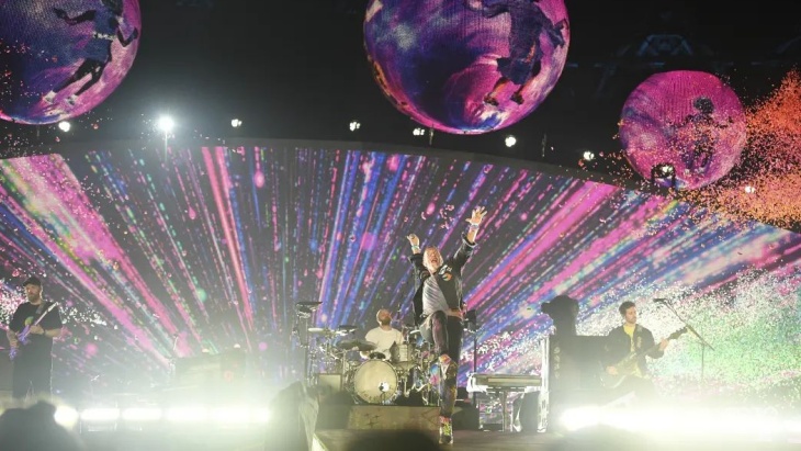MALIQ & D'Essentials Jadi Kejutan di Konser Coldplay