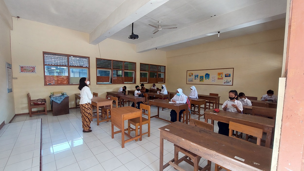 Siswa SMPN 22 Solo, Jawa Tengah menggelar PTM perdana, Kamis (2/9). (MP/Ismail)