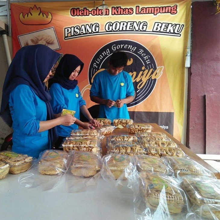 Toko keripik pisang di Gang PU. (Foto: instagram.com/pisanggorengshamiya)