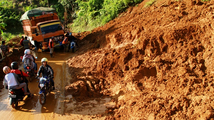 Longsor Susulan, Polisi Larang Mobil Melintas di Puncak Pass Resort